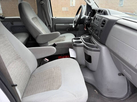 2010 Ford E-Series E-350 SD XLT