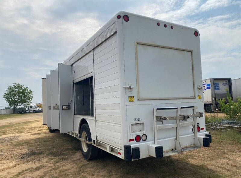 2019 Freightliner M2 106