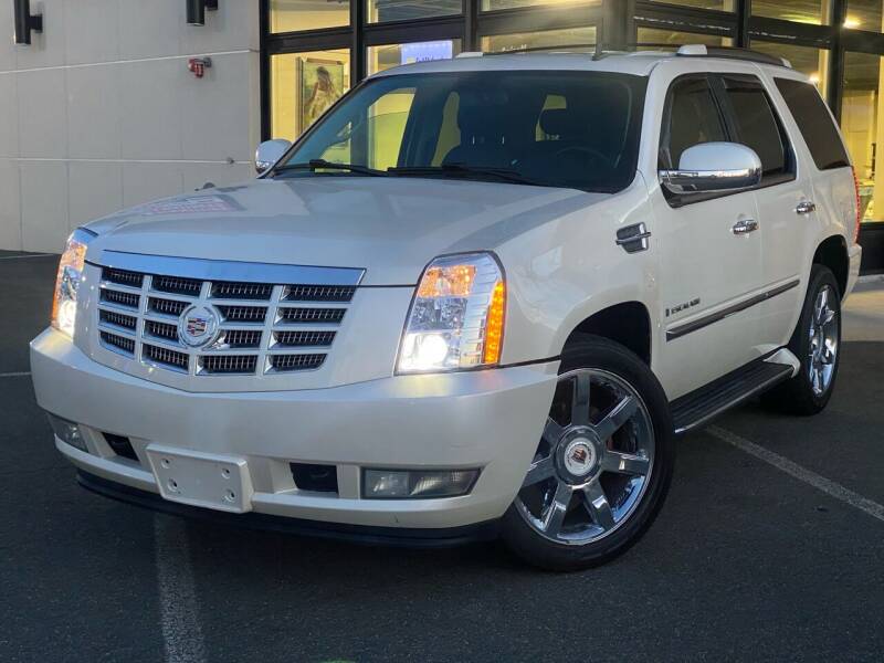 2009 Cadillac Escalade for sale at MAGIC AUTO SALES in Little Ferry NJ