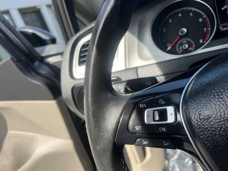 2017 Volkswagen Golf TSI S