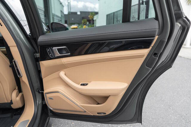 2022 Porsche Panamera 32