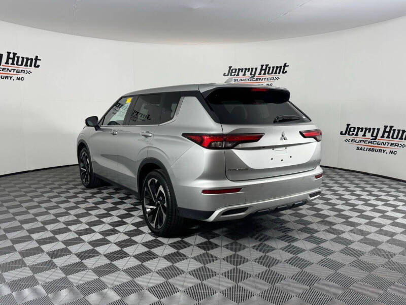2024 Mitsubishi Outlander SE