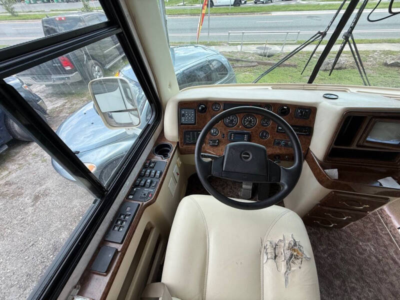 2005 Freightliner XCS Chassis