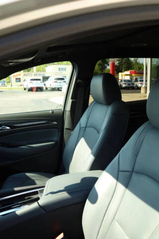 2022 Buick Enclave Essence