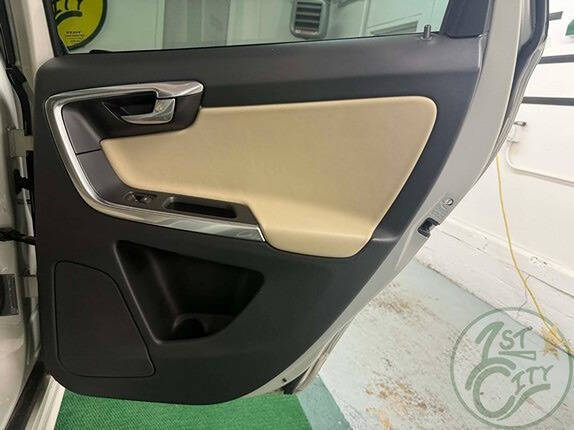 2013 Volvo XC60 T6 R-Design Platinum