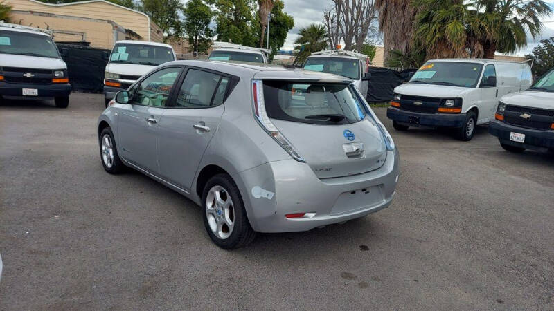 2011 Nissan LEAF SV