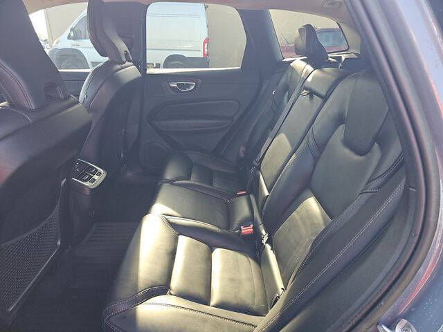 2023 Volvo XC60 B5 Ultimate Bright Theme