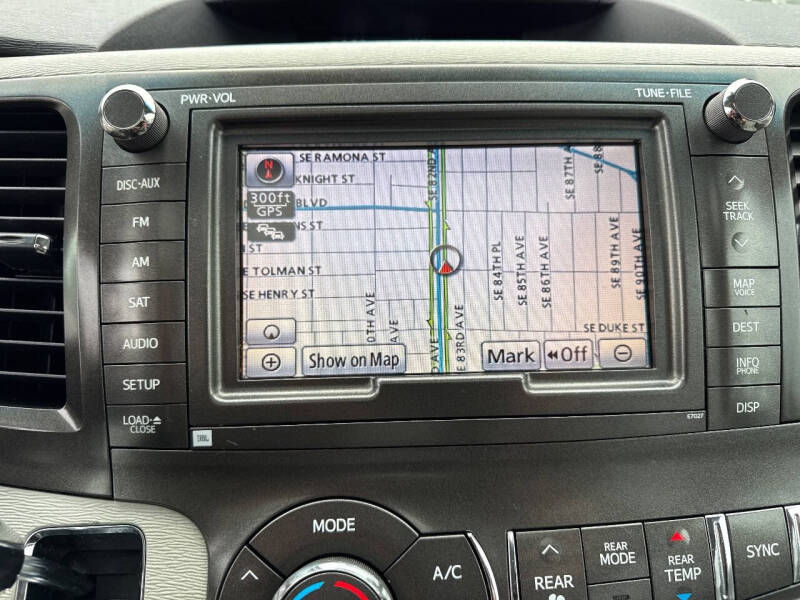 2013 Toyota Sienna XLE 7-Passenger Auto Access Seat