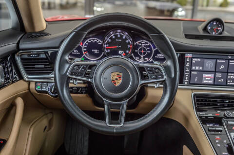 2018 Porsche Panamera 4