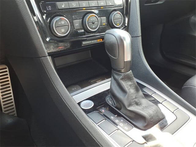 2022 Volkswagen Passat R-Line