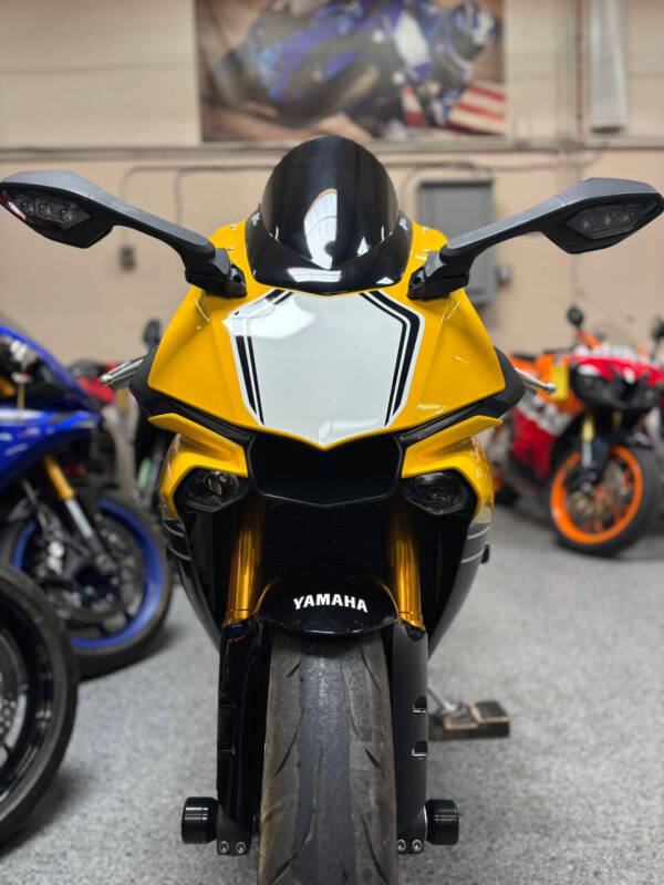 2016 Yamaha YZF-R1