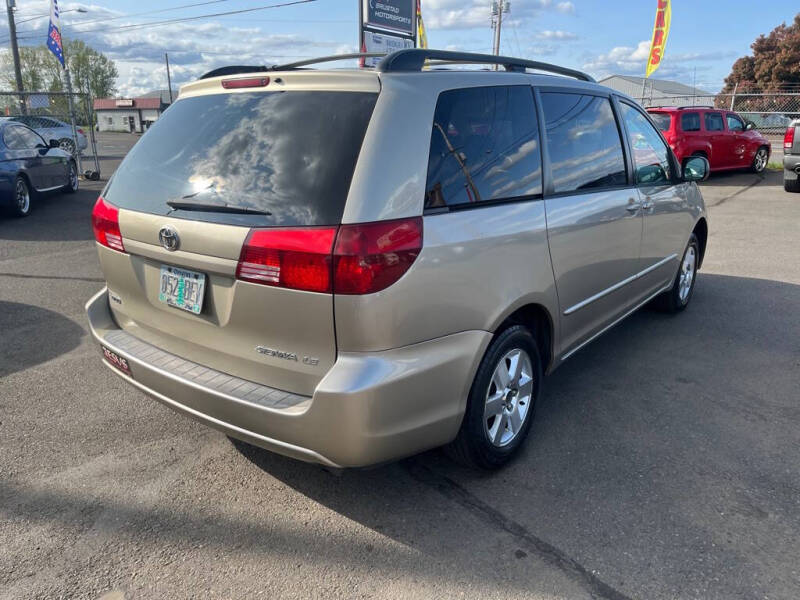 2004 Toyota Sienna LE 8 Passenger