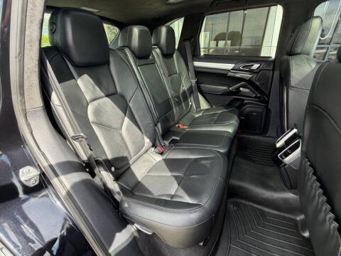 2013 Porsche Cayenne GTS
