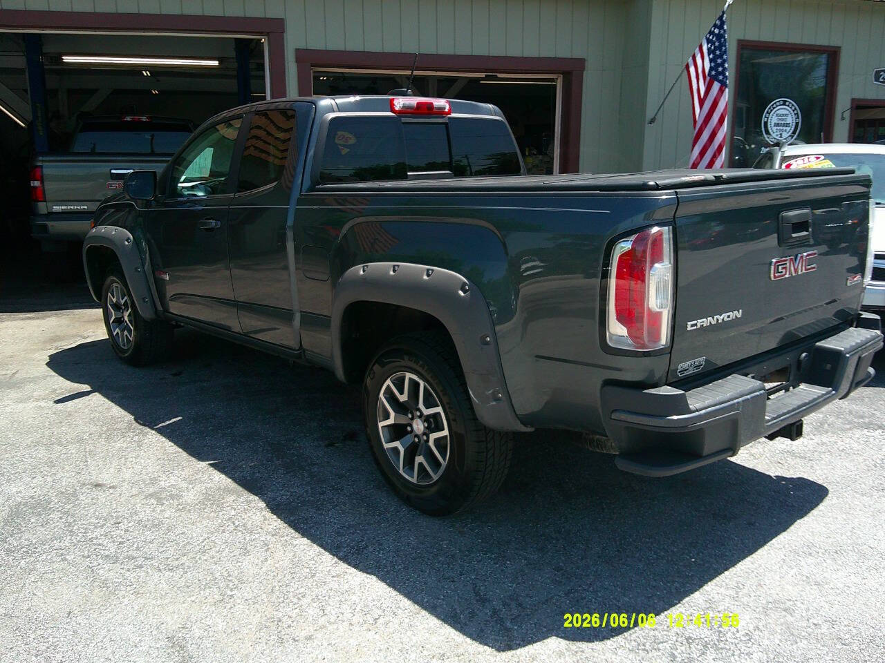 Dk. Gray 2015 GMC Canyon SLE 4x4 SLE 4dr Extended Cab 6 ft. LB 12