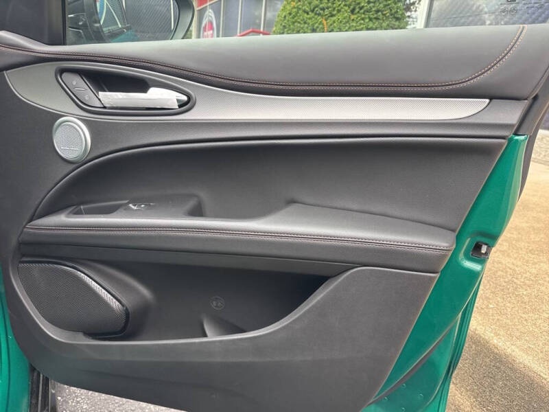 2025 Alfa Romeo Stelvio Intensa