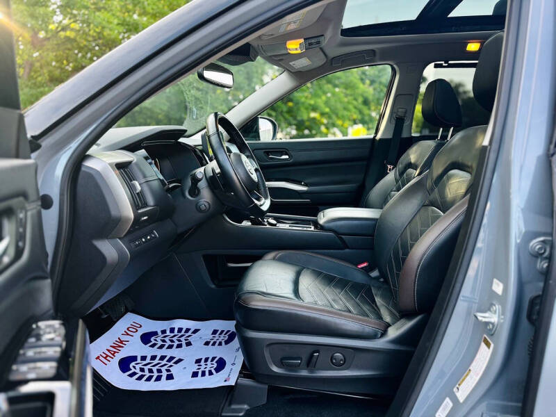 2022 Nissan Pathfinder Platinum