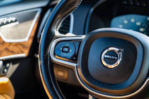 2017 Volvo XC90 T6 Momentum