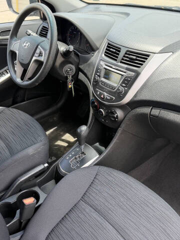 2017 Hyundai Accent SE
