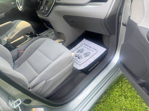 2019 Toyota Sienna LE 8-Passenger