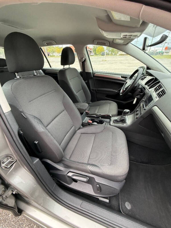 2017 Volkswagen Golf TSI S