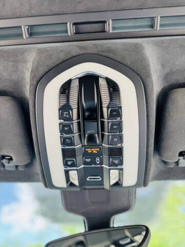 2014 Porsche Cayenne GTS