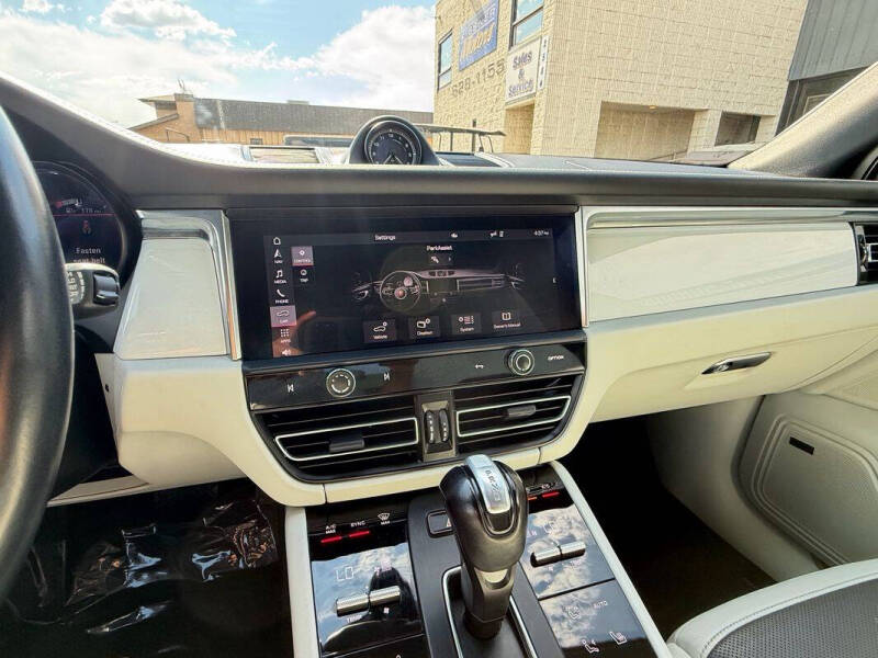 2023 Porsche Macan T
