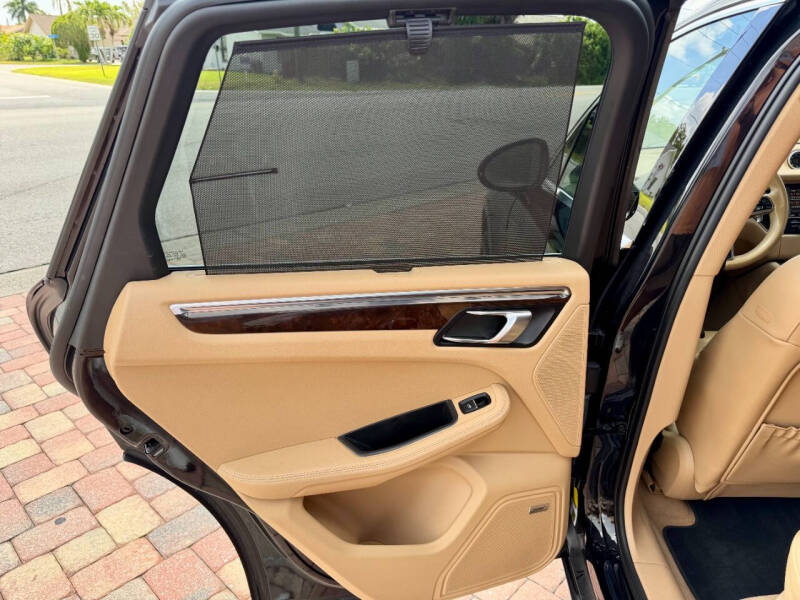 2015 Porsche Macan S