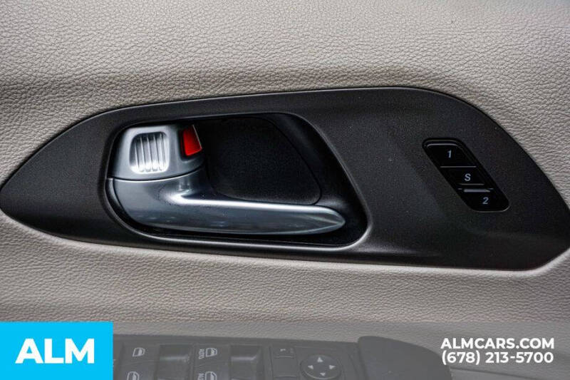 2024 Chrysler Pacifica Plug-In Hybrid Select