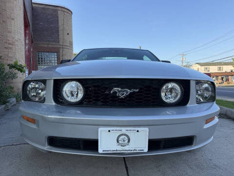 2005 Ford Mustang GT Deluxe