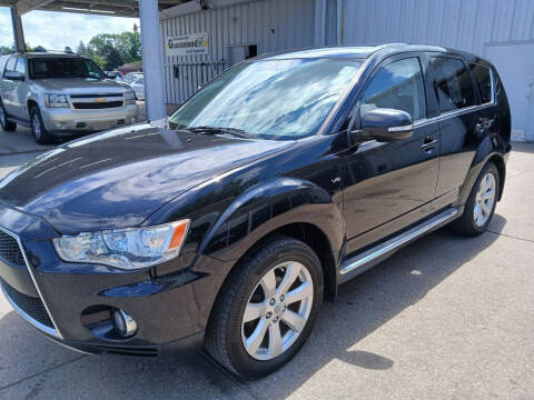 2011 Mitsubishi Outlander for sale at Lakeshore Auto Wholesalers in Amherst OH