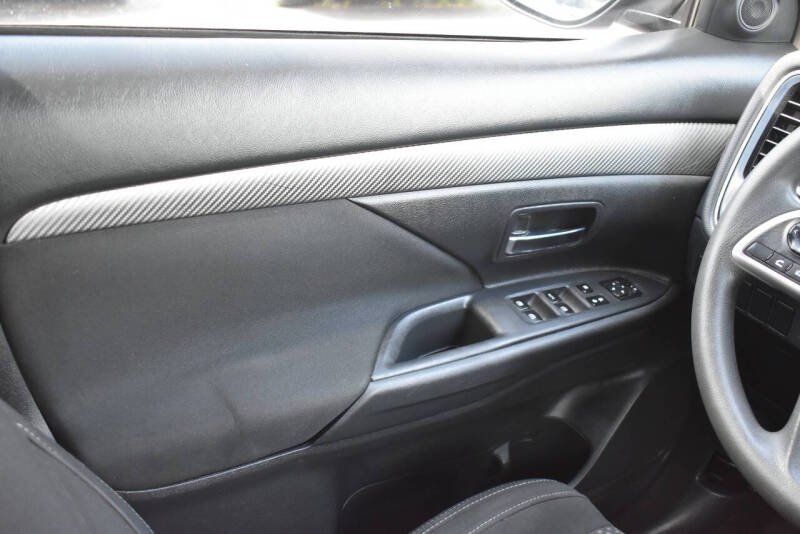 2018 Mitsubishi Outlander ES