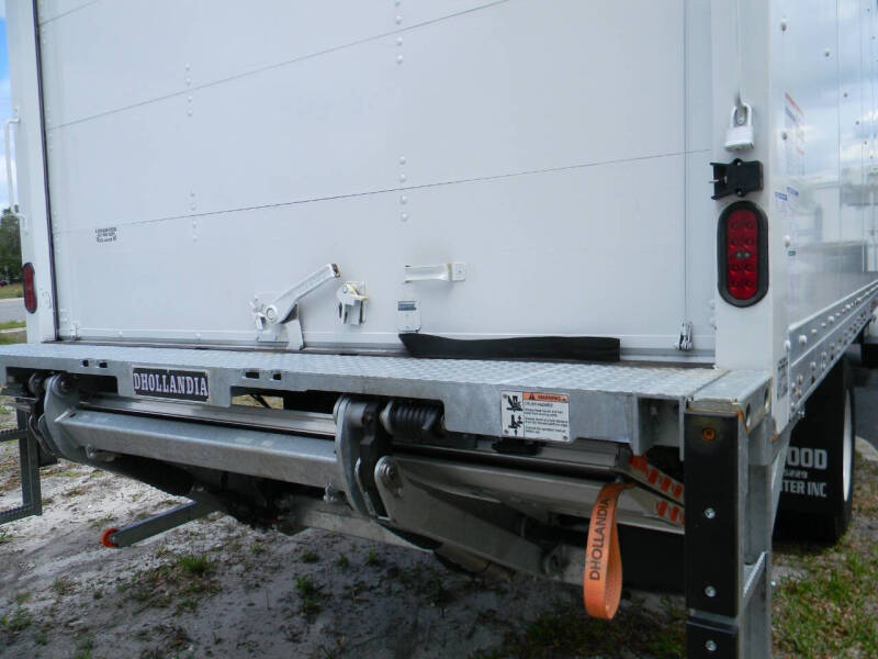 2017 Freightliner M2 106