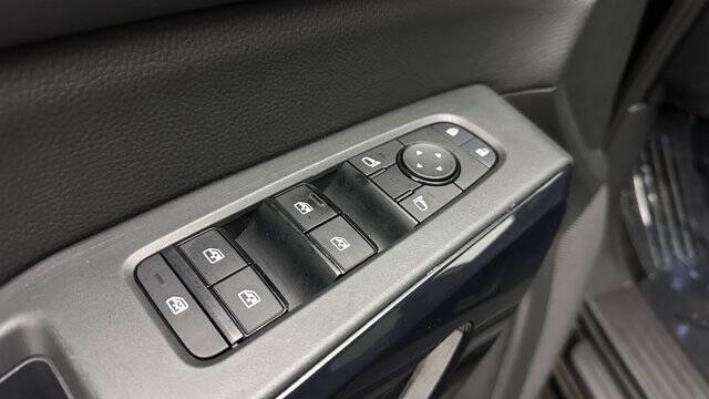 2023 Nissan Pathfinder SV