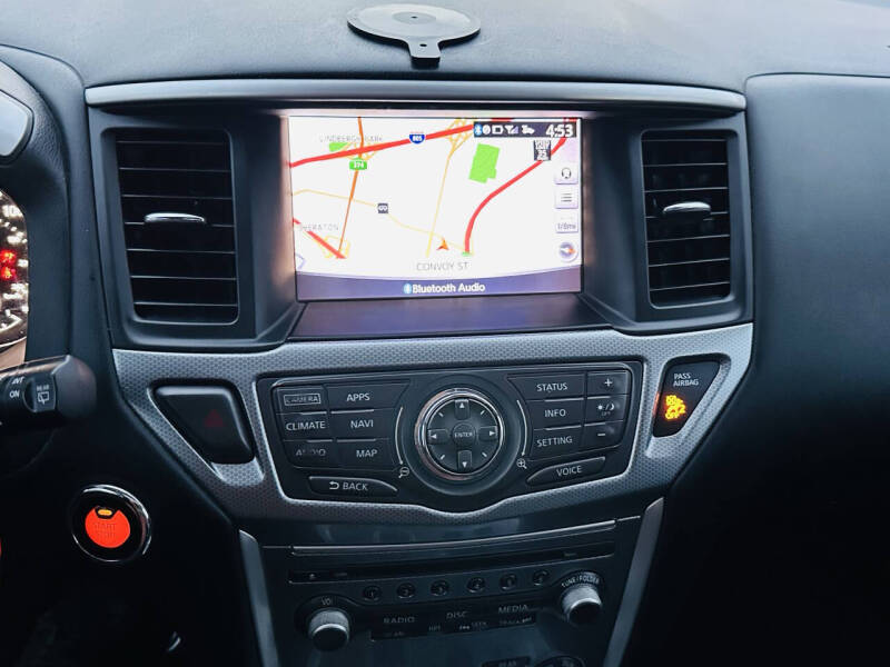 2017 Nissan Pathfinder SL