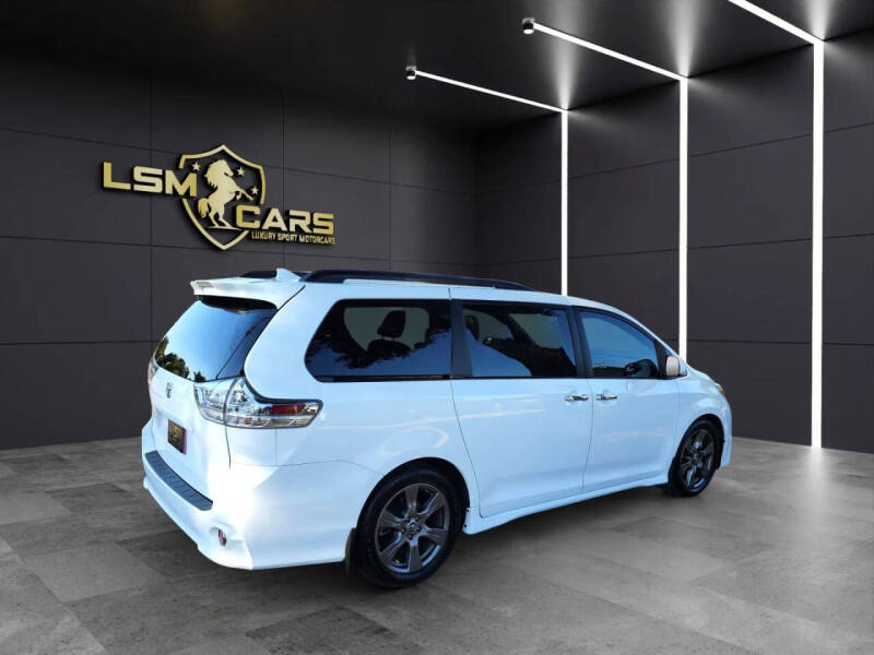 2020 Toyota Sienna SE Premium 8-Passenger