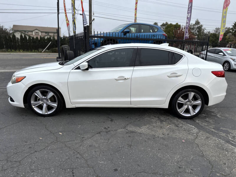 2013 Acura ILX 2.0L w/Premium