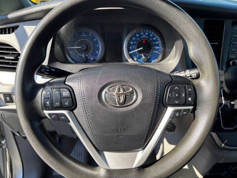 2020 Toyota Sienna LE 8-Passenger