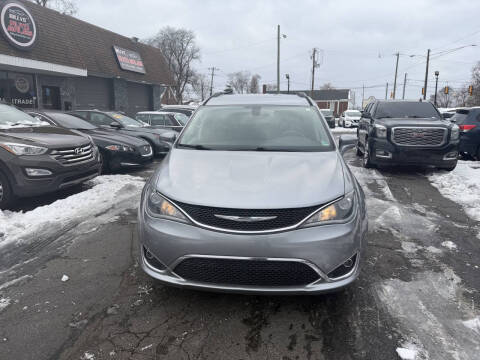 2017 Chrysler Pacifica Touring-L
