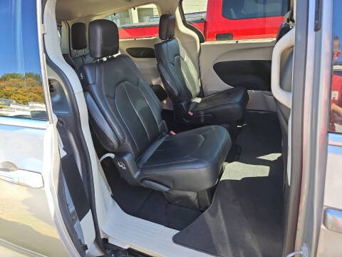 2017 Chrysler Pacifica Touring-L