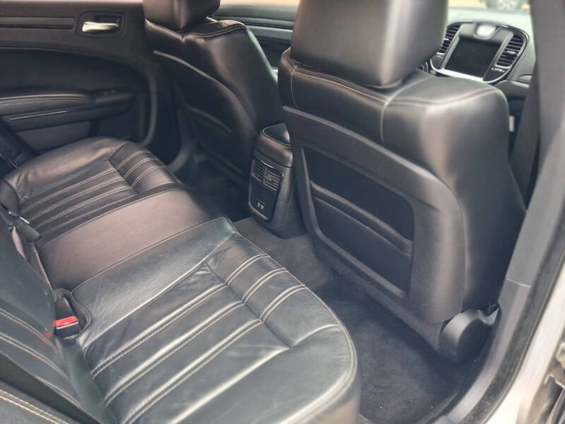 2015 Chrysler 300 S - Photo 11