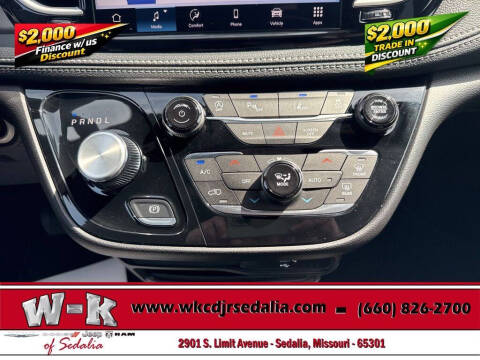 2027 Chrysler Pacifica Select