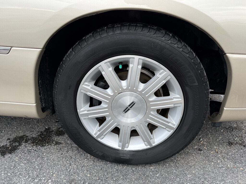 2010 Lincoln Town Car 9