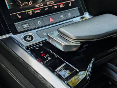 2021 Audi e-tron quattro Premium