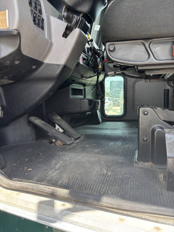 2018 Peterbilt 348
