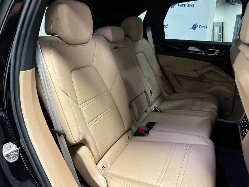 2022 Porsche Cayenne Platinum Edition