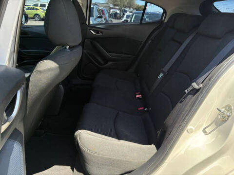 2015 Mazda MAZDA3 i Touring