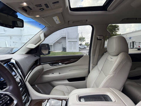 2016 Cadillac Escalade Luxury Collection