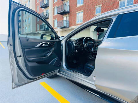 2017 Infiniti QX30 Premium