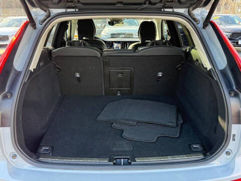 2025 Volvo XC60 B5 Plus Dark Theme