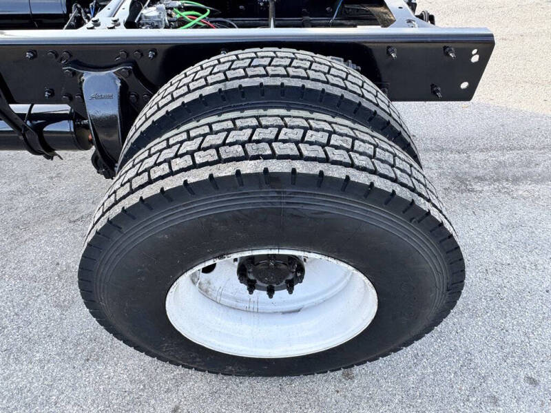 2018 Freightliner M2 106